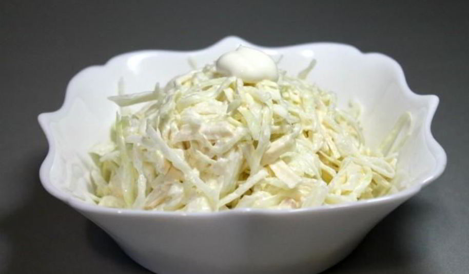 Рецепт салат с капустой и копченым сыром
