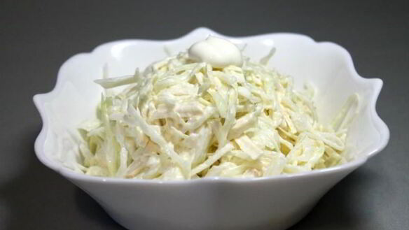 ШАГ 5. салат с капустой и копченым сыром