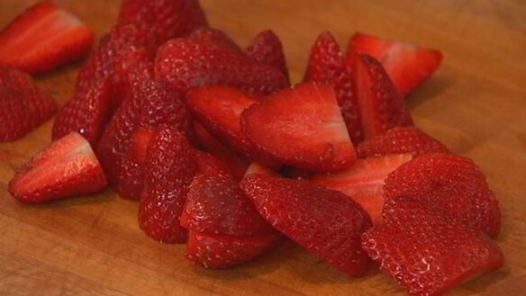 ШАГ 3. салат с клубникой, шпинатом и киви и запеченный грейпфрут