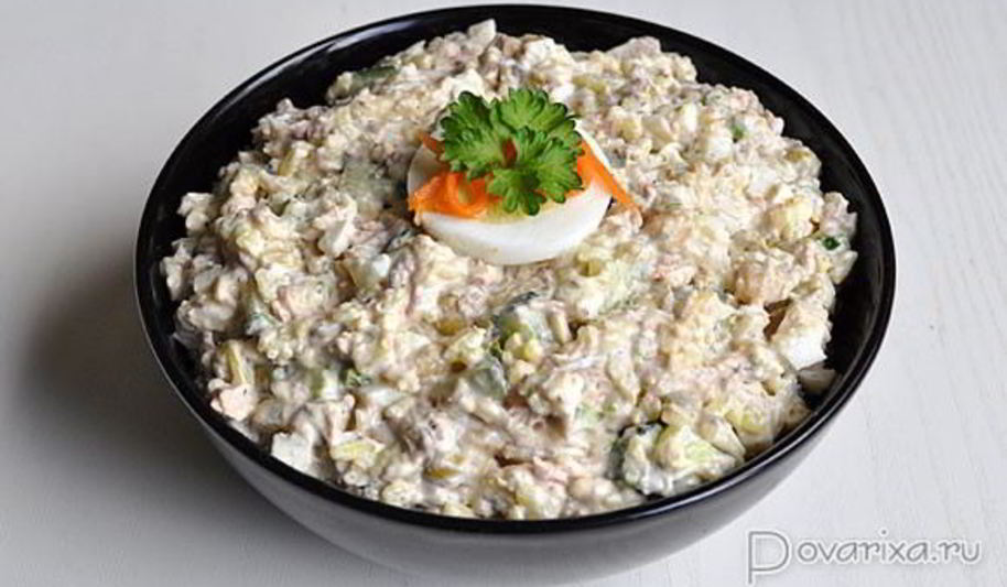 Рецепт салат с консервированной рыбой, рисом, огурцами