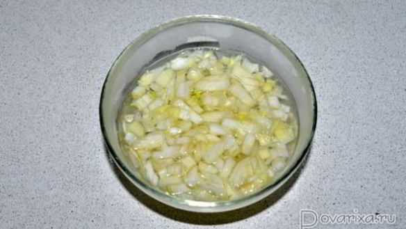 ШАГ 2. салат с консервированной рыбой, рисом, огурцами