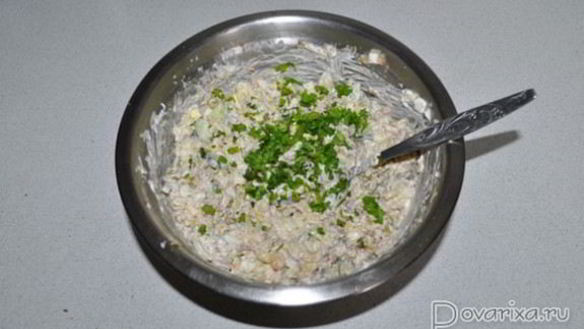 ШАГ 5. салат с консервированной рыбой, рисом, огурцами