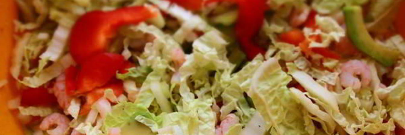 Салат с креветками и авокадо