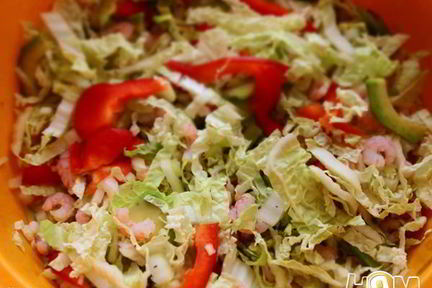 Салат с креветками и авокадо