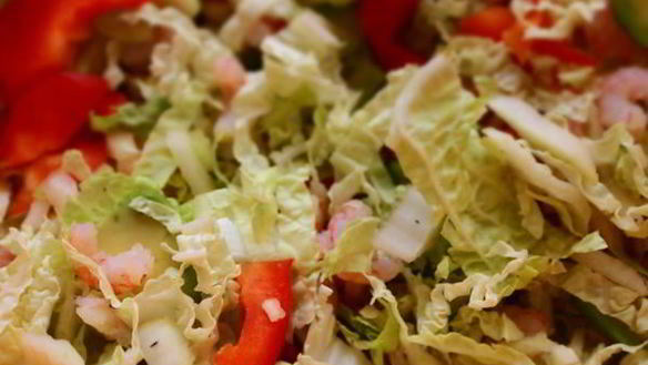 ШАГ 5. салат с креветками и авокадо