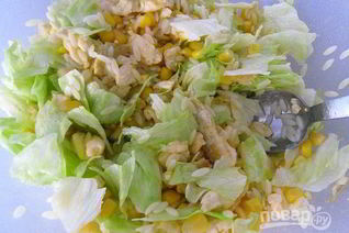 Салат с кукурузой и яйцами