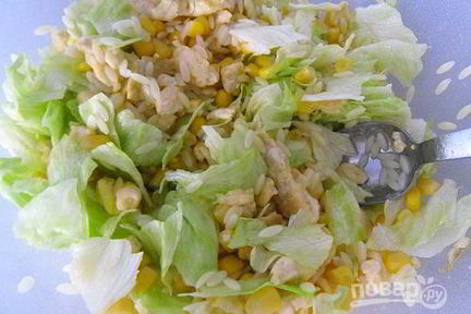 Салат с кукурузой и яйцами