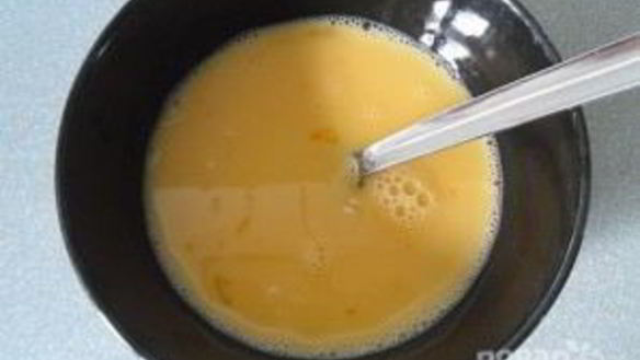 ШАГ 2. салат с кукурузой и яйцами