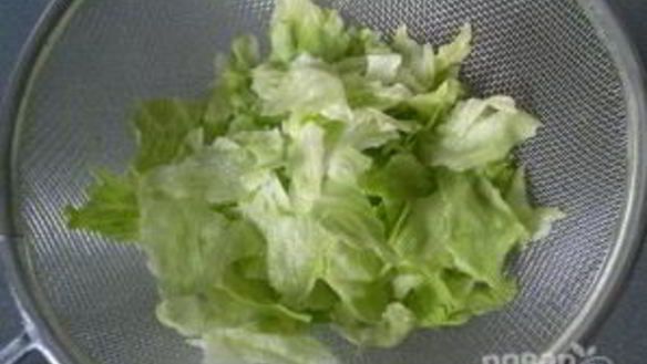 ШАГ 4. салат с кукурузой и яйцами