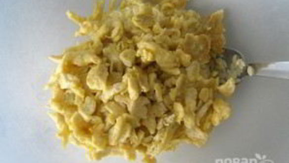 ШАГ 6. салат с кукурузой и яйцами