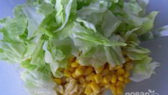 ШАГ 8. салат с кукурузой и яйцами