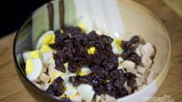 ШАГ 4. салат с куриным филе и огурцами