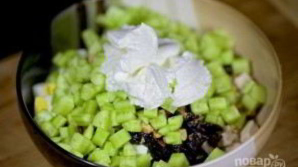 ШАГ 7. салат с куриным филе и огурцами