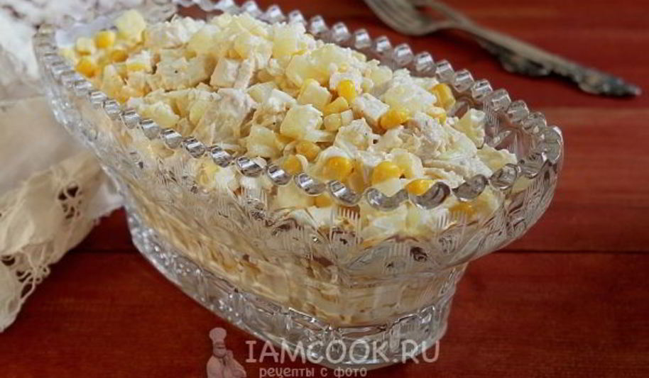 Рецепт салат с курицей, ананасом, кукурузой, сыром и яйцом