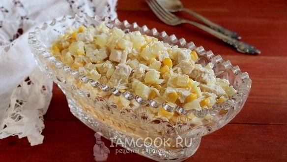 ШАГ 9. салат с курицей, ананасом, кукурузой, сыром и яйцом