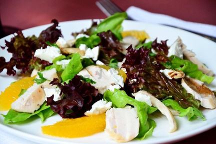 Салат с курицей и апельсинами