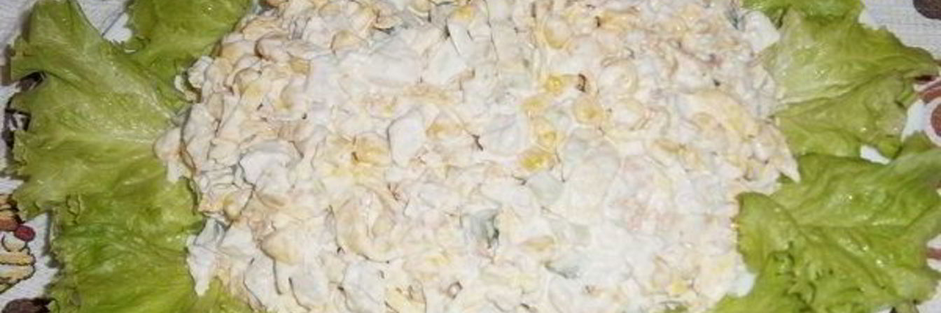 Салат с курицей и яичными блинчиками