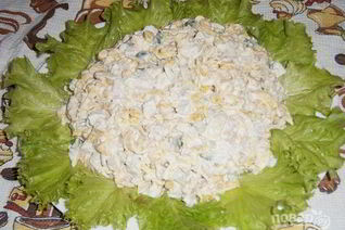 Салат с курицей и яичными блинчиками