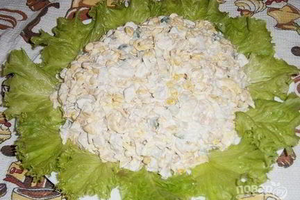 Салат с курицей и яичными блинчиками