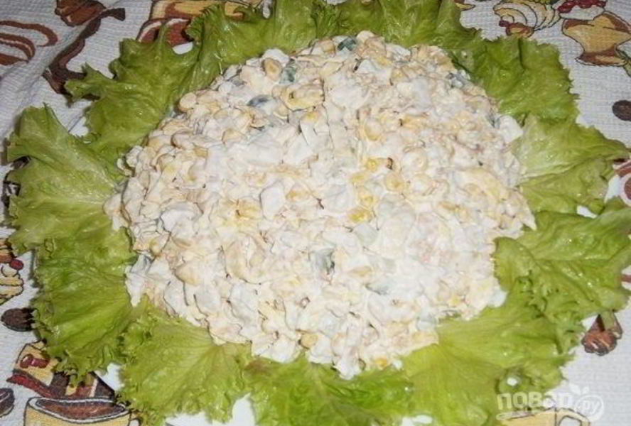 Салат с курицей и яичными блинчиками