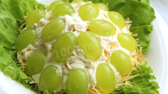 ШАГ 10. салат с курицей виноградом и грецкими орехами