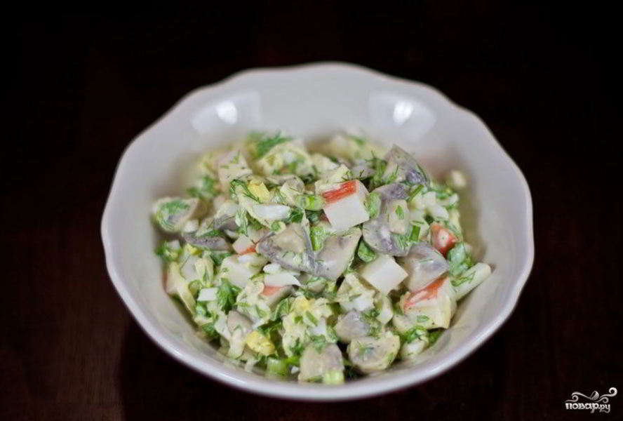 Салат с маринованными грибами