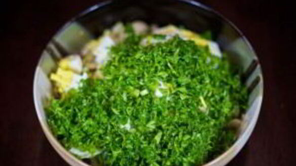 ШАГ 6. салат с маринованными грибами