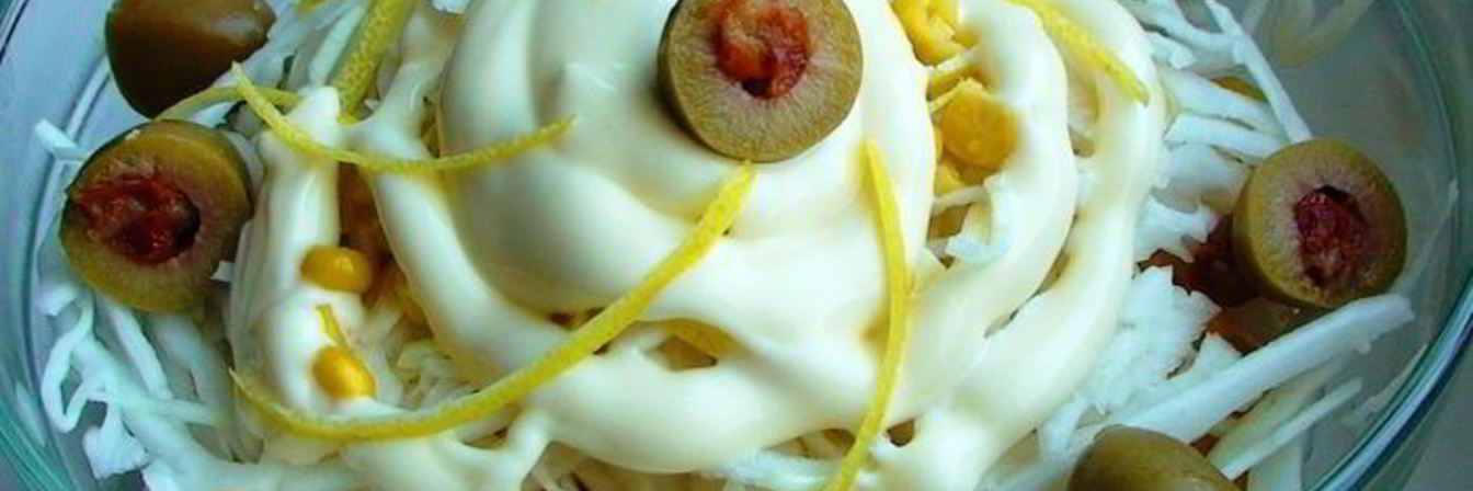 Салат с мясом криля, капустой и кукурузой