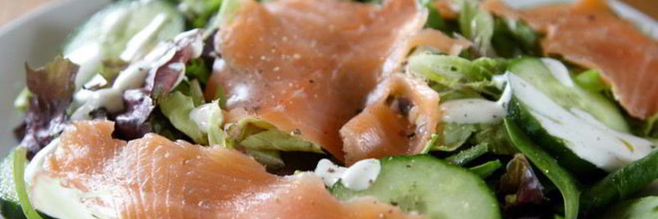 Салат с омлетом и блинами