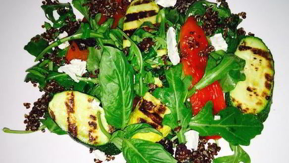 ШАГ 10. салат с овощами-гриль, киноа и козьего сыра