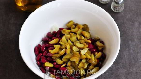 ШАГ 5. салат с печенью и фасолью