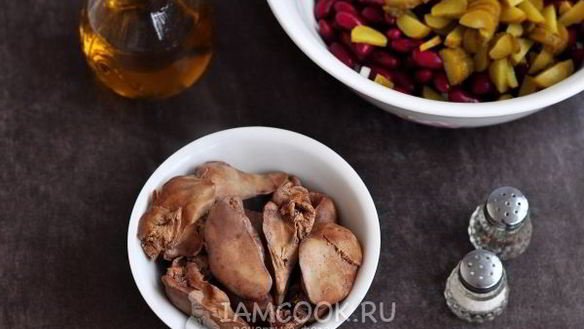 ШАГ 6. салат с печенью и фасолью