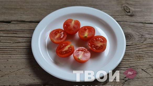 ШАГ 2. салат с помидорами, моцареллой и шпинатом