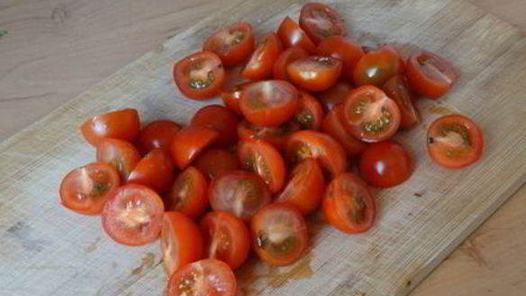 ШАГ 4. салат с рукколой и клубникой