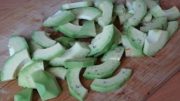 ШАГ 5. салат с рукколой и клубникой