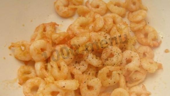 ШАГ 2. салат с семгой и креветками