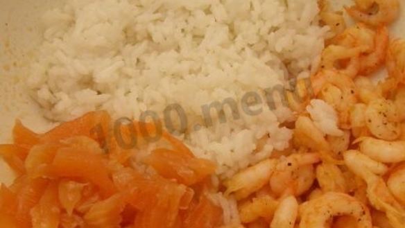 ШАГ 5. салат с семгой и креветками