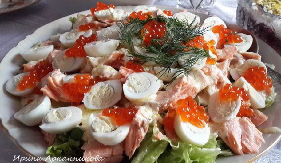 Рецепт салат с семгой, красной икрой и зеленым горошком
