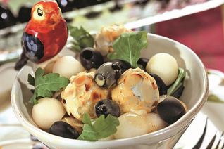 Салат с сырными орешками