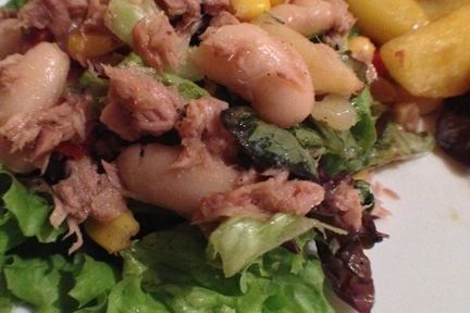 Салат с тунцом и фасолью