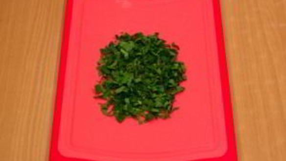 ШАГ 2. салат с тунцом и стручковой фасолью