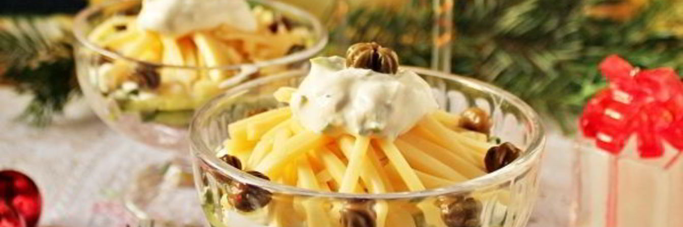 Салат с ветчиной, сыром и огурцами