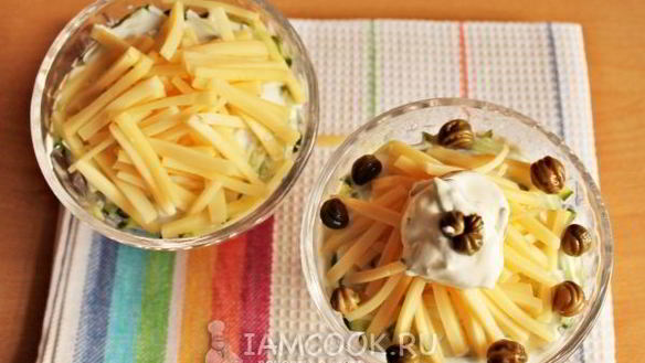 ШАГ 10. салат с ветчиной, сыром и огурцами