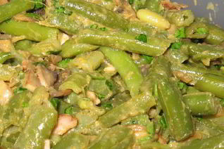 Салат со стручковой фасолью и грибами