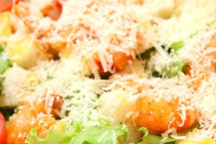 Салат Цезарь с креветками