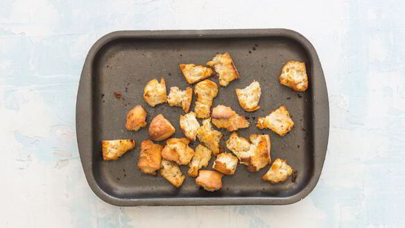 ШАГ 3. салат цезарь с курицей