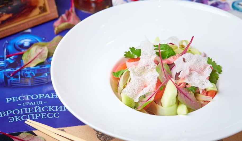 Рецепт салат в азиатском стиле с говядиной и помидорами