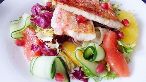 ШАГ 11. салатный микс с барабулькой