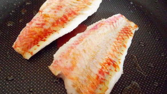 ШАГ 4. салатный микс с барабулькой