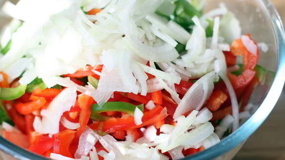 ШАГ 4. шопский салат